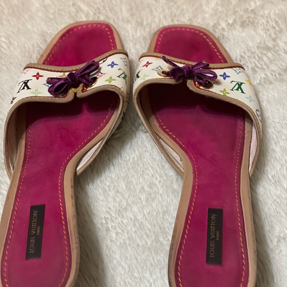 Used LV female slippers in great condition